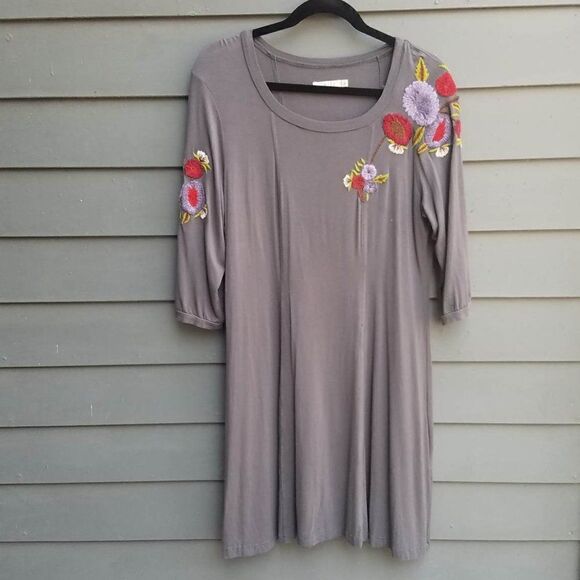 Caite (Anthropologie) Comfy Gray Dress with Embroidered Flowers Size Large - Picture 1 of 8